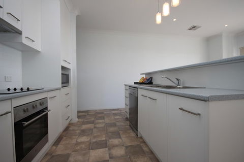 Wallaroo Marina Apartments - QLD Tourism 24