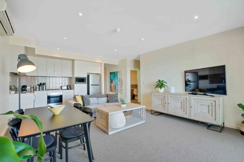 Port Adelaide Executive Waterfront Apartment - QLD Tourism 17
