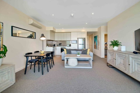 Port Adelaide Executive Waterfront Apartment - QLD Tourism 16
