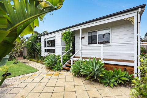 Ainslie Roberts Drive Retreat - QLD Tourism 12