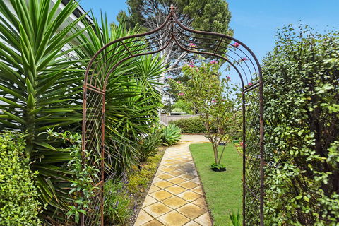 Ainslie Roberts Drive Retreat - QLD Tourism 15