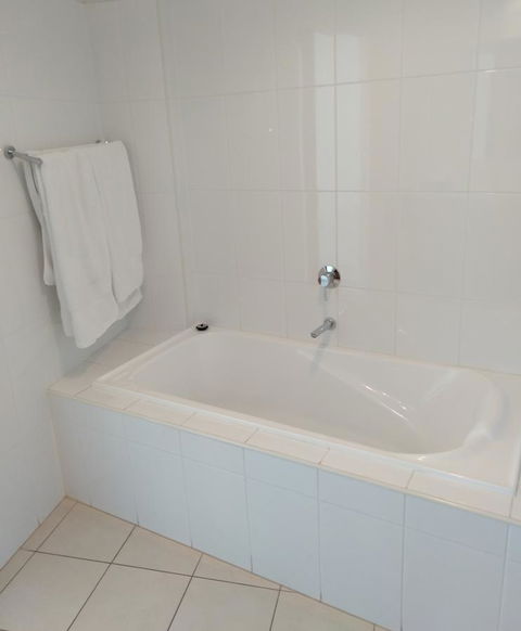 Wallaroo Marina Executive Apartments - Queensland Tourism 10