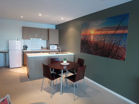 Wallaroo Marina Executive Apartments - Queensland Tourism 13