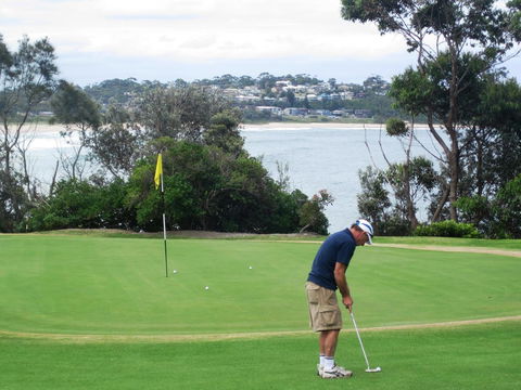 Mollymook Beach Waterfront - QLD Tourism 18