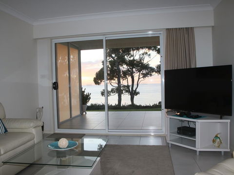 Mollymook Beach Waterfront - QLD Tourism 12