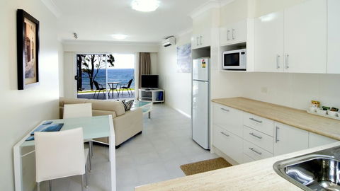 Mollymook Beach Waterfront - QLD Tourism 8