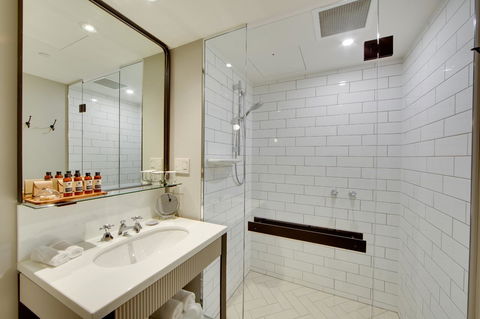 Mayfair Hotel - QLD Tourism 7