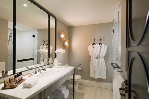 Mayfair Hotel - QLD Tourism 12