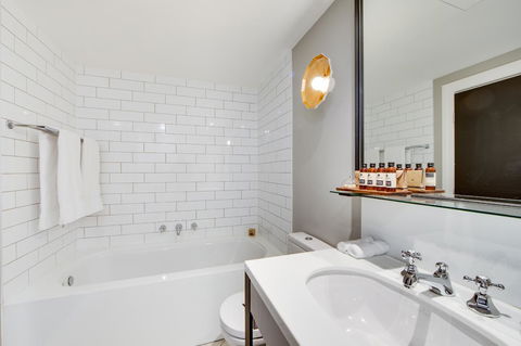 Mayfair Hotel - QLD Tourism 1