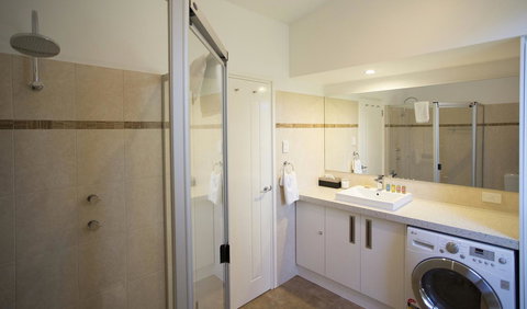 Barossa Pavilions & Glasshouse - Queensland Tourism 12