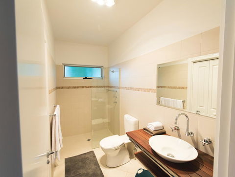S T U D I O 22 Peaceful Retreat With Garden Views - QLD Tourism 6