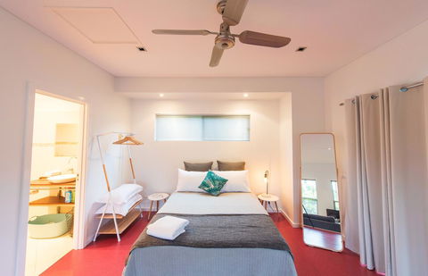 S T U D I O 22 Peaceful Retreat With Garden Views - QLD Tourism 3