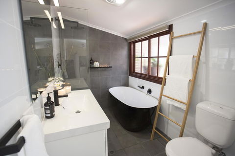 Wayfarers Cottage - QLD Tourism 3