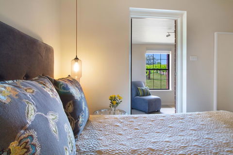 Stonewell Cottages And Vineyards - QLD Tourism 36