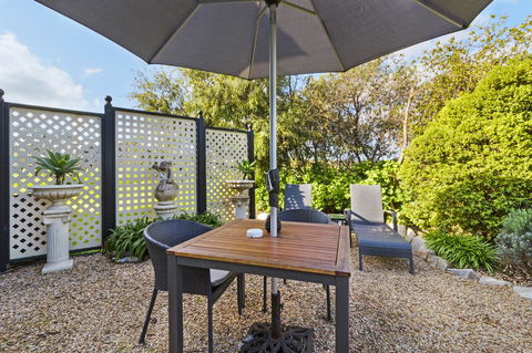 Stonewell Cottages And Vineyards - QLD Tourism 18