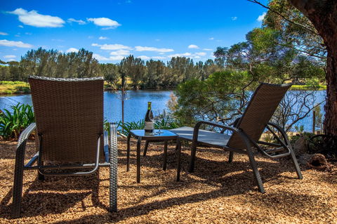 Stonewell Cottages And Vineyards - QLD Tourism 5