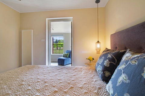 Stonewell Cottages And Vineyards - QLD Tourism 19