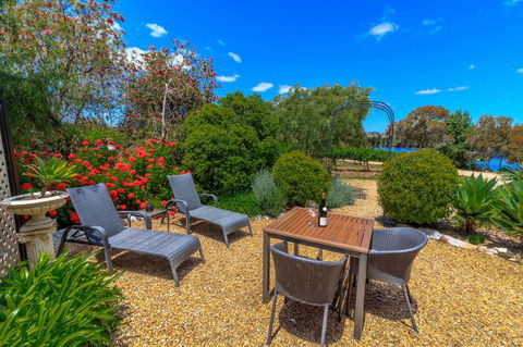 Stonewell Cottages And Vineyards - QLD Tourism 9