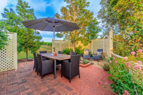 Stonewell Cottages And Vineyards - QLD Tourism 6