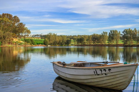 Stonewell Cottages And Vineyards - QLD Tourism 40
