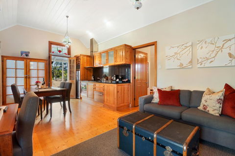 Stonewell Cottages And Vineyards - QLD Tourism 44