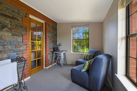 Stonewell Cottages And Vineyards - QLD Tourism 28
