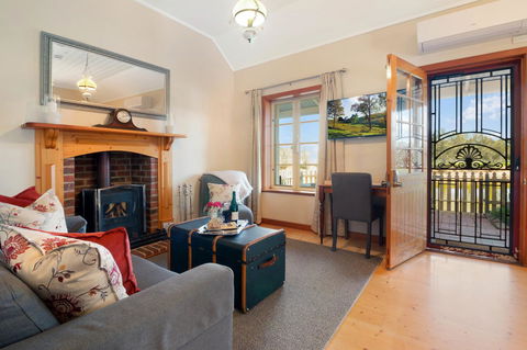 Stonewell Cottages And Vineyards - QLD Tourism 43