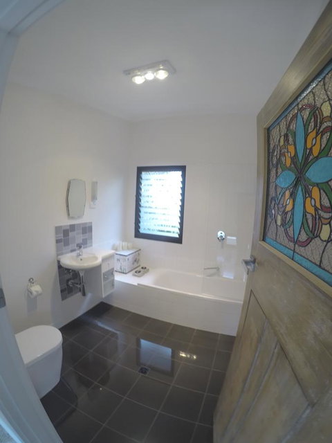 Sinclair Eco House - QLD Tourism 7