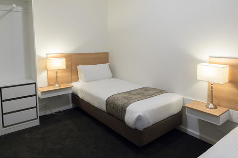 Bay 10 - Suites And Apartments - QLD Tourism 24