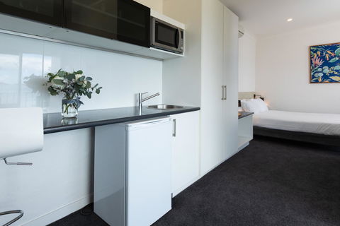 Bay 10 - Suites And Apartments - QLD Tourism 18