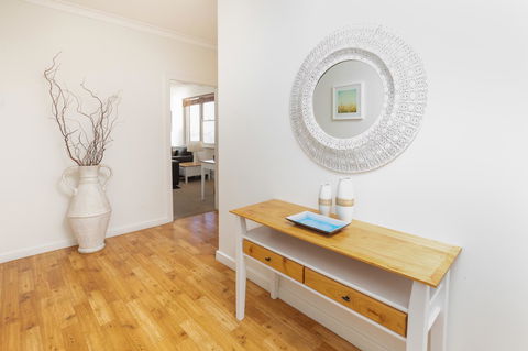 Bay 10 - Suites And Apartments - QLD Tourism 14