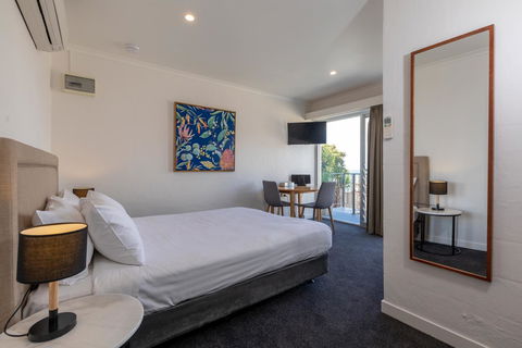 Bay 10 - Suites And Apartments - QLD Tourism 13