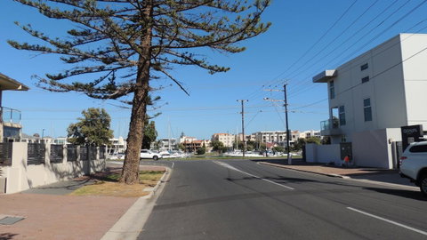 Glenelg - Marina Retreat - QLD Tourism 6