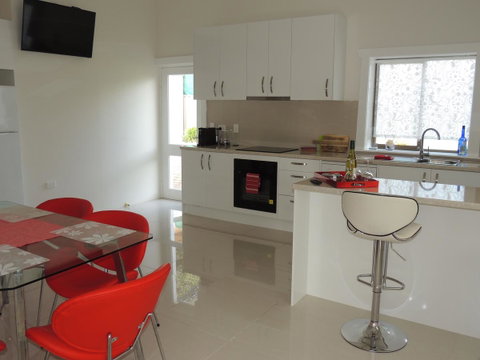 Glenelg - Marina Retreat - QLD Tourism 12