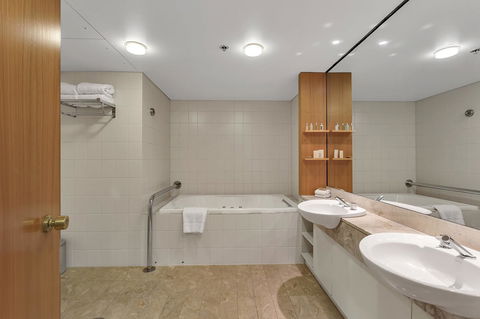 Stamford Plaza Adelaide - QLD Tourism 29