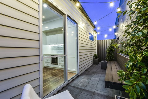 Aloha Central Luxury Apartments - Queensland Tourism 13