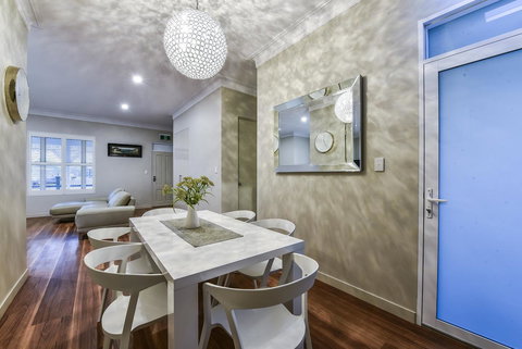 Aloha Central Luxury Apartments - Queensland Tourism 9