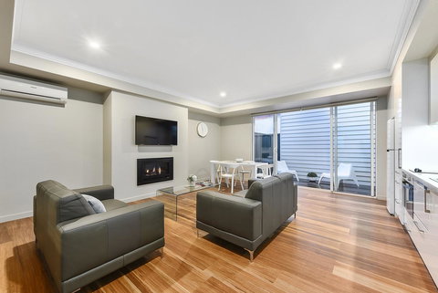 Aloha Central Luxury Apartments - Queensland Tourism 6