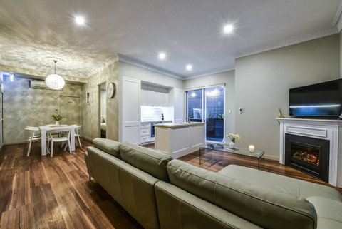 Aloha Central Luxury Apartments - Queensland Tourism 8