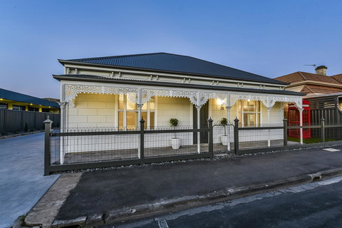 Aloha Central Luxury Apartments - Queensland Tourism 12