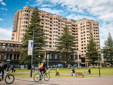 Stamford Grand Adelaide - QLD Tourism 27