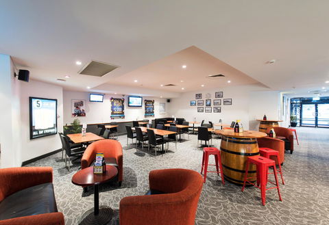 Nightcap At Rose & Crown Hotel - Queensland Tourism 34