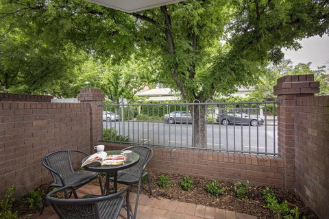 Adelaide Inn - QLD Tourism 7