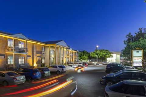 Adelaide Inn - QLD Tourism 0