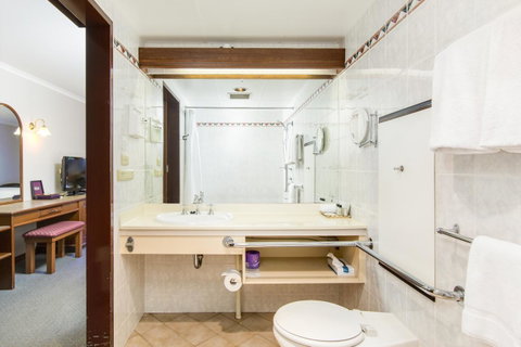 Adelaide Inn - QLD Tourism 24
