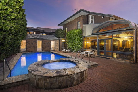 Adelaide Inn - QLD Tourism 40