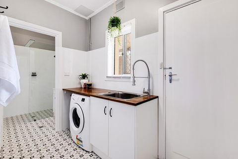 Cute And Cosy - Events, Workers, Getaways - Queensland Tourism 11