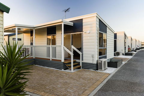 Discovery Parks - Adelaide Beachfront - QLD Tourism 21