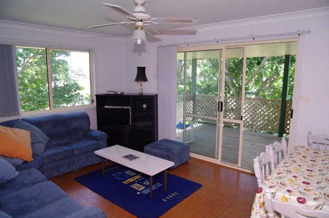 Bellhaven 1, 17 Willow Street - QLD Tourism 1