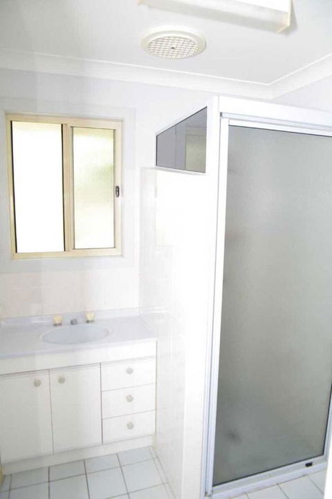 Bellhaven 1, 17 Willow Street - QLD Tourism 5